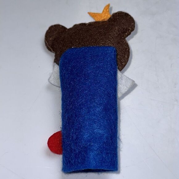 Two Christmas felt finger puppets - a bear with a stocking and a gingerbread man - Picture 4 of 6